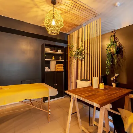 Apartment Seaside Retreat Near The Casino